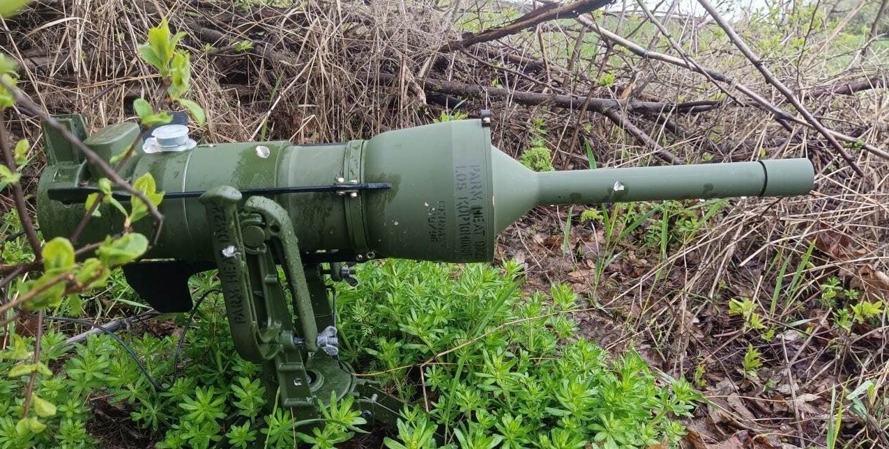 German DM22 Directional Anti-Tank Mines In Ukraine – The Armourers Bench